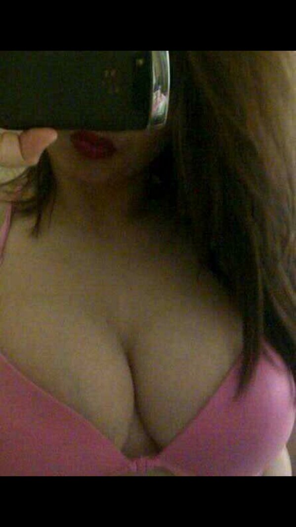 ابي احديفصخني ويقطعني
فاتحه الكام وناطرتكم على دردشتى الخاصه من الرابط
ow.ly/Z9WSY?gOR
#مربربه دبه