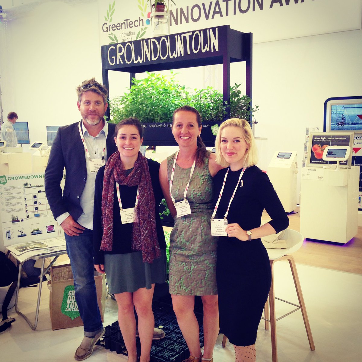 letitgrow_org's tweet image. Just met the awesome team of @growndowntown at #greentech2016's Innovation Lab