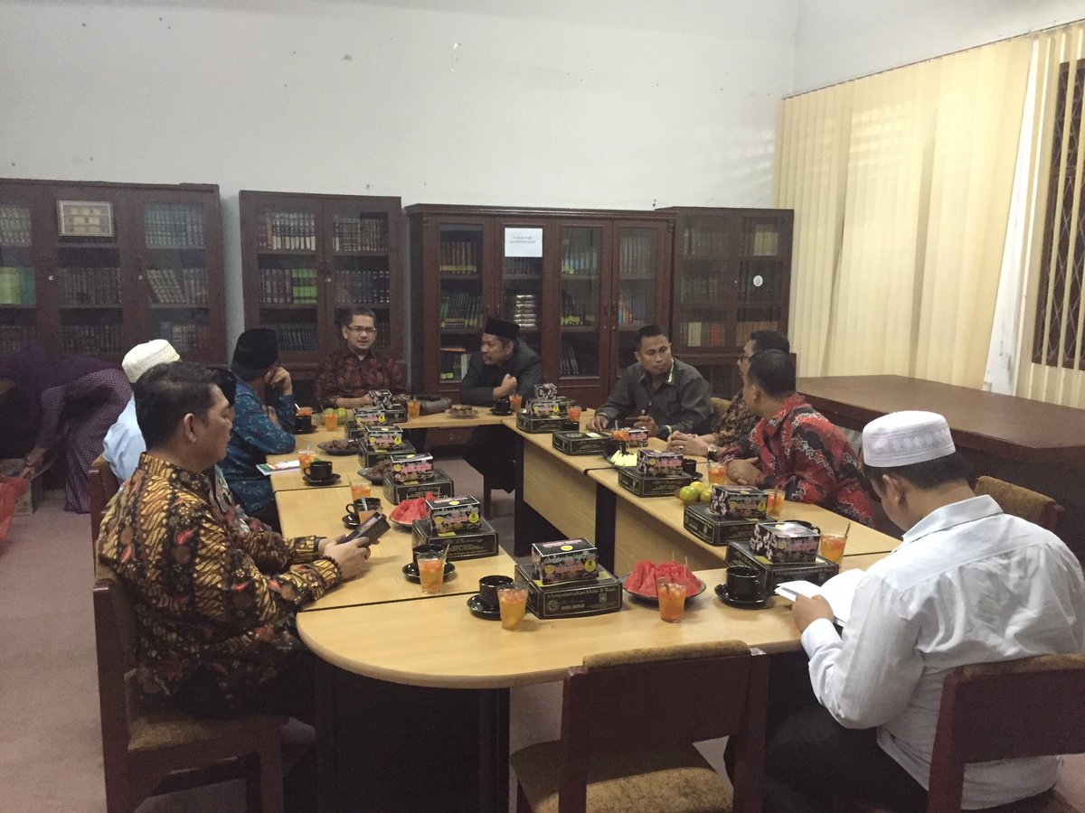 KomisiYudisial's tweet photo. Dan ditutup Buka Bersama dg Civitas Akademik Fakultas Syariah dan Hukum @uinsumut https://t.co/cAV9SJ909o
