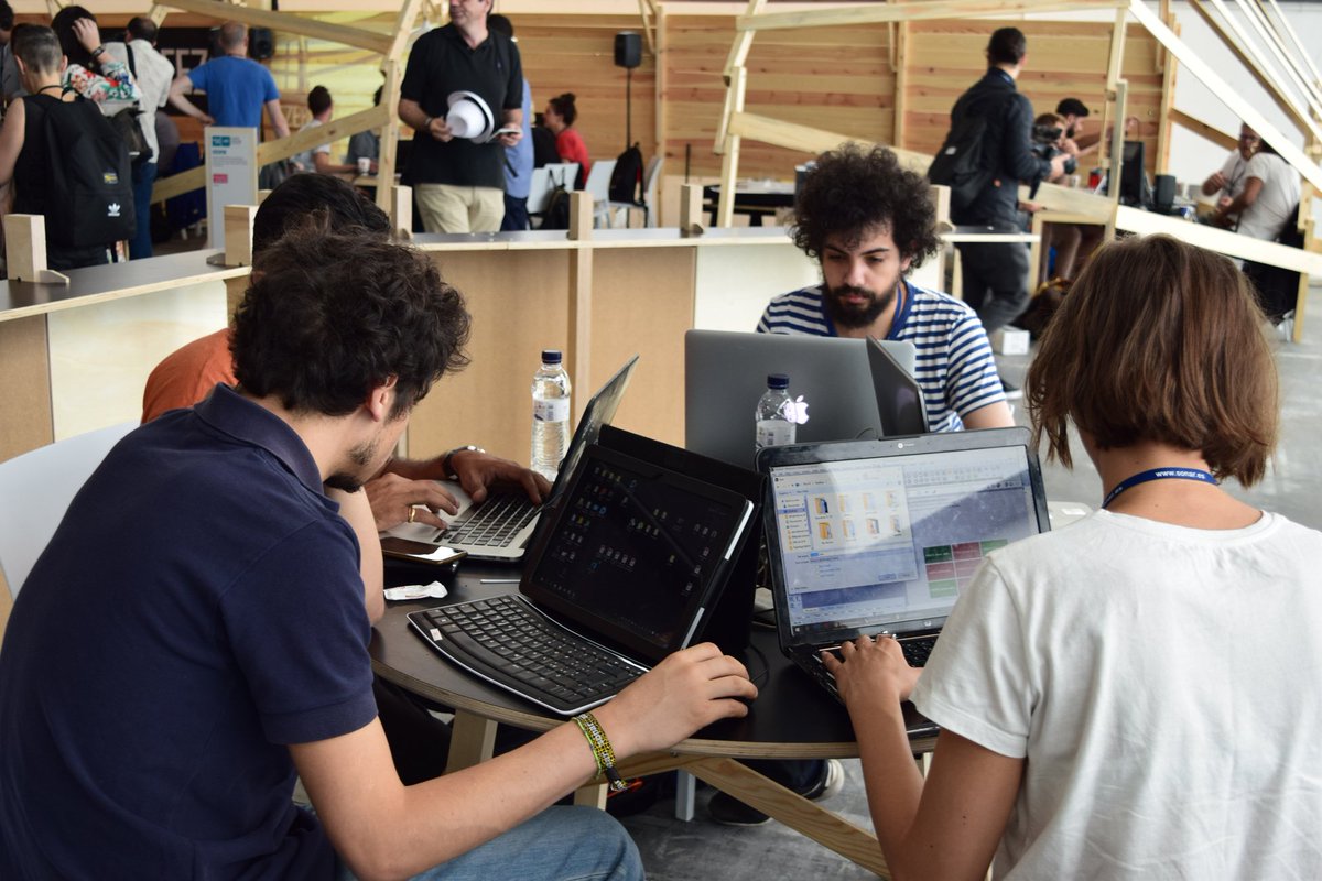 industry_arena's tweet photo. First day of the #IMPRIMIDA workshop about #3dprinting by #in3dustry, @fablabbcn and @sonarplusd at #SonarDLive https://t.co/MdXjAbE8QN