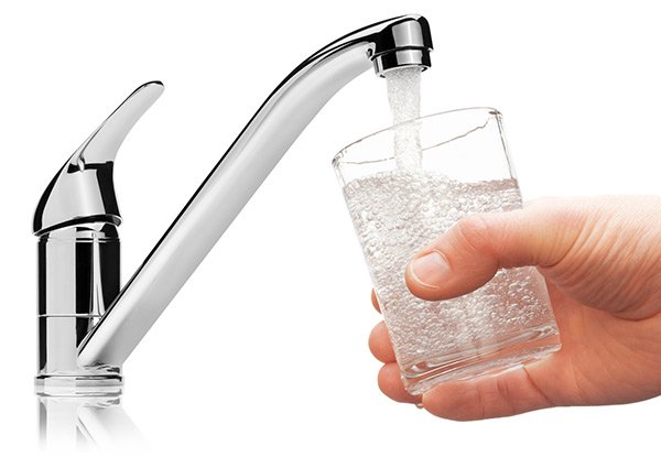 dailycheeseuk's tweet photo. Man orders tap water instead of bottled on second date https://t.co/ataHxTpeut https://t.co/myjAZwRFeH