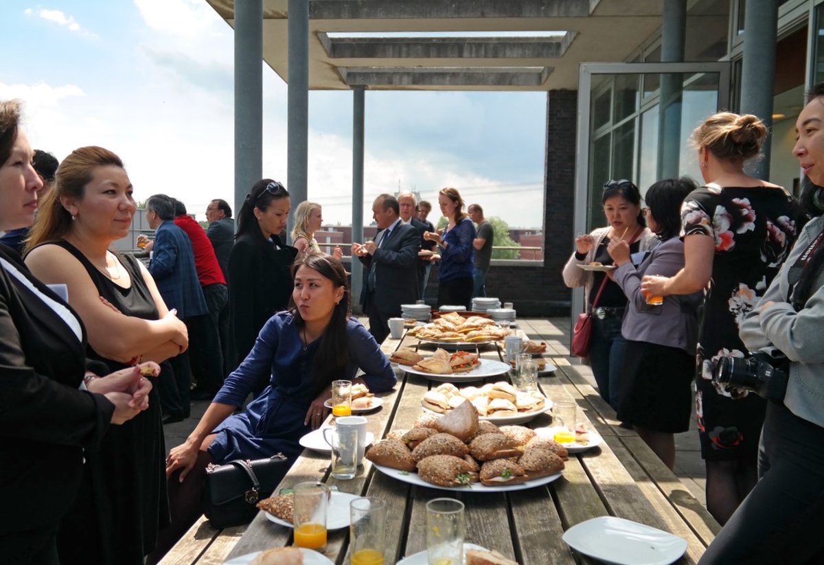 Cube_050's tweet photo. Werkbezoek delegatie universiteiten Kazachstan aan #Hanze. Thema's Ondernemerschap en Energie. #Value050 #EnTranCe https://t.co/vFuMqZr17u