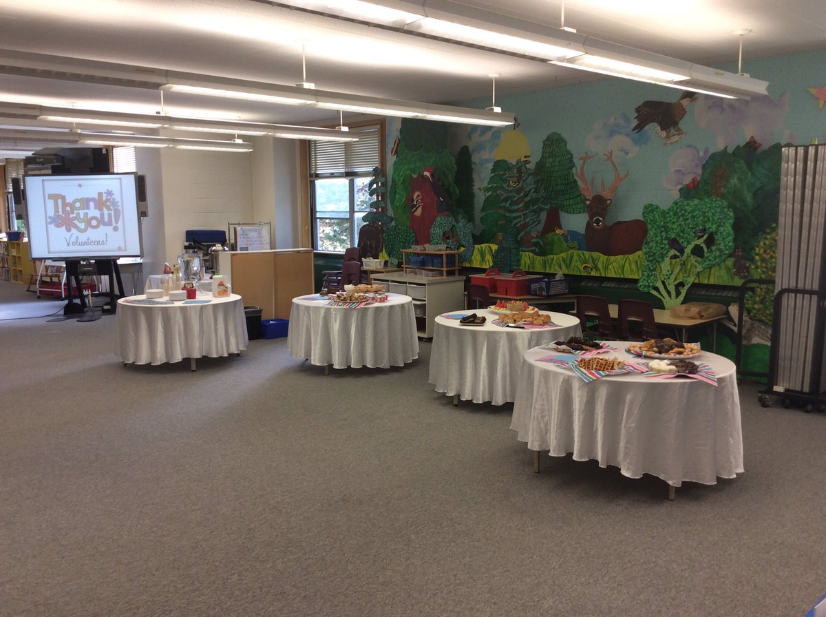 ShaughnessyPS's tweet photo. Volunteer Celebration@SPS this morning. 
8:00am. Hope to see all our amazing volunteers! https://t.co/zJgk6NGcXX