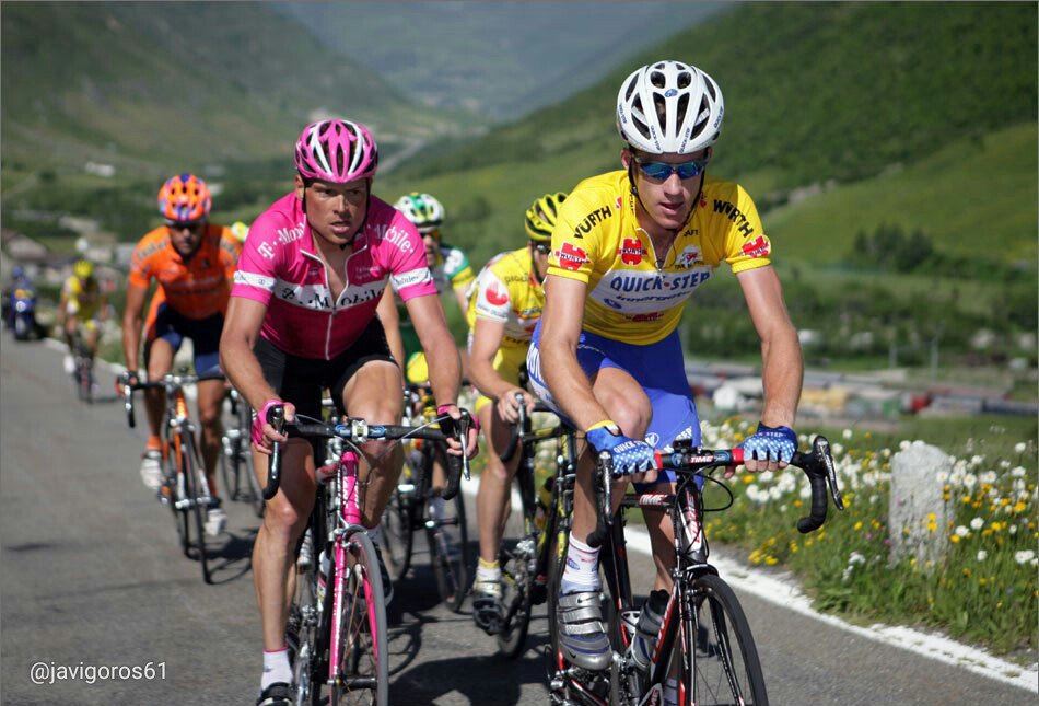 #TourDeSuisse 2005. Michael Rogers, Jan Ullrich y más atrás el flamante vencedor final, Aitor González.