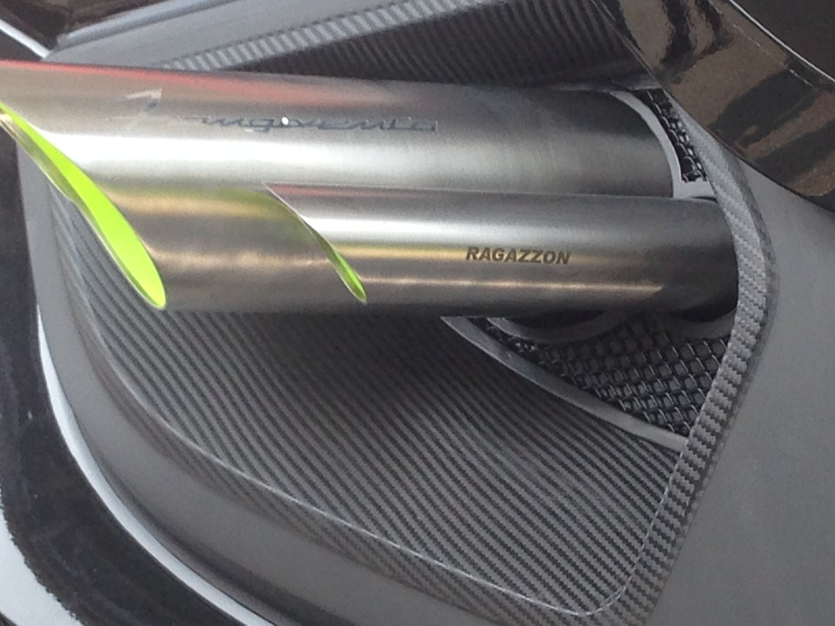 RagazzonExhaust's tweet photo. #Frangivento #Asfanè, la prima #SocialCar 100% #MadeInItaly che si scatta i selfie da sola. https://t.co/fslNfER1UB