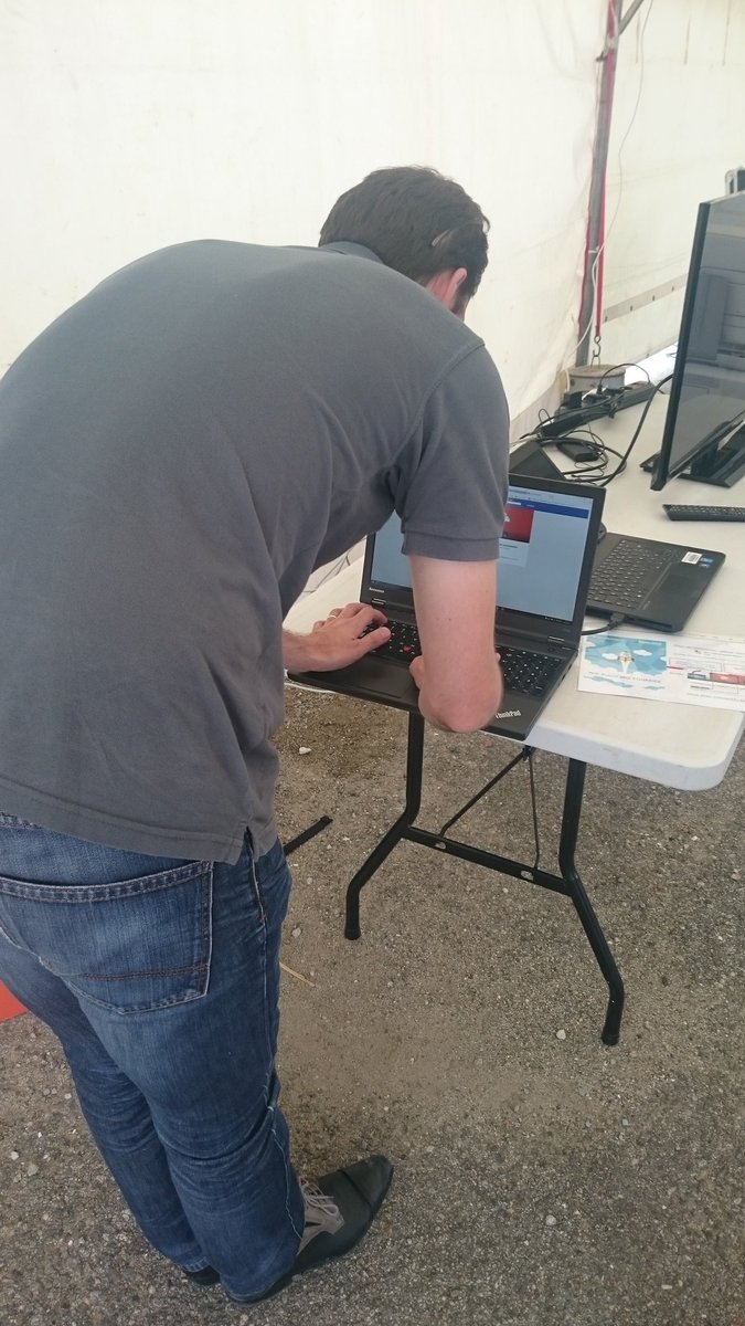 la_qug's tweet photo. #JPOEquadex #ingénieur le chef en plein taff https://t.co/8Zxm0h2k7n