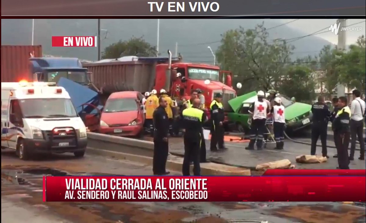 Accidente múltiple sobre Av. Sendero y