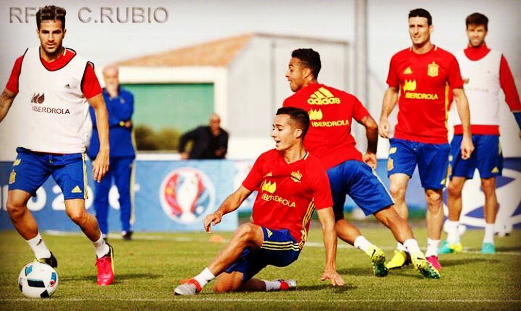 Lucasvazquez91's tweet photo. Mañana queremos los 3 puntos. / Tomorrow we want the 3 points.  💪⚽🇪🇸 #VamosEspaña https://t.co/4aBWIFnh1G