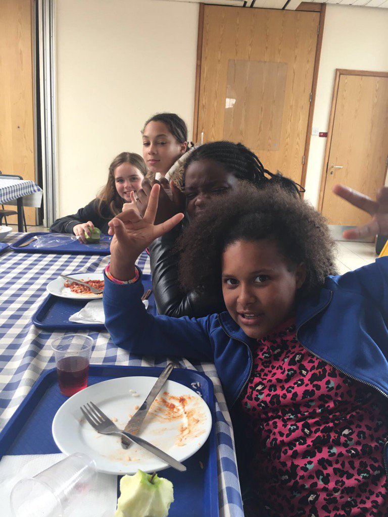 HerbMorrPriSch's tweet image. With they ever stop eating? #pleasemayihavesomemore  #lunchtime #nonapping #year6lemurs