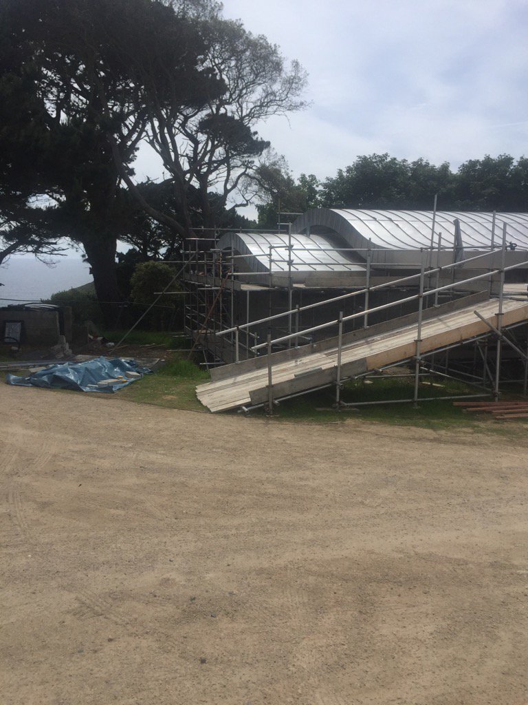 andrew bell tweet media