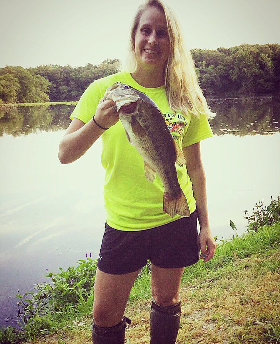 KickbackShack's tweet photo. The hula popper never seems to fail. #bassfishing #girlswhofish #itsinmynature #bassassasin #kbsfsh https://t.co/eqIOPMZDnH