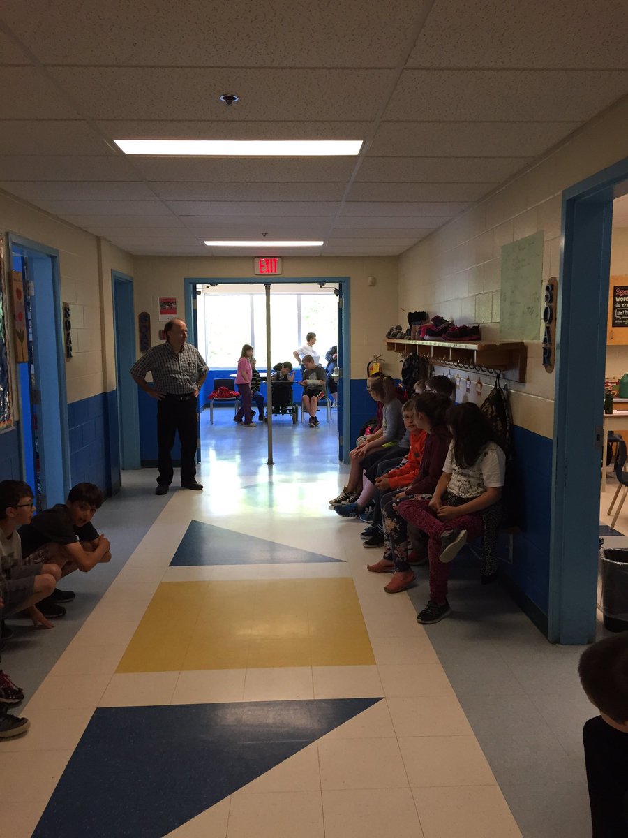AnnburkeAnnette's tweet photo. Waiting to celebrate our Grads from LRHS! @LRHSwarriors @Collins_lrhs @ssrsb@@ssrsbdjcwa @QCCRradio @RegionofQueens https://t.co/UkwAlf5SNE