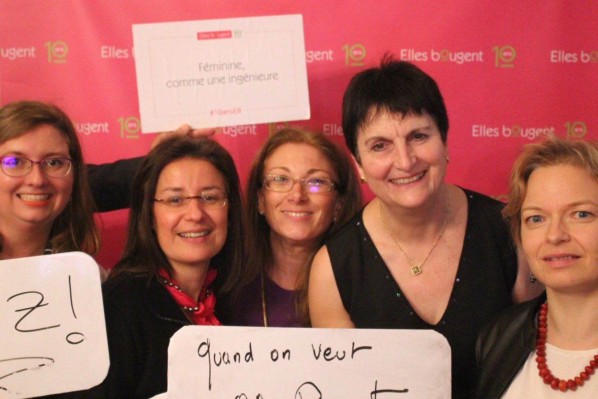 Ellesbougent's tweet photo. Déjà 3 semaines... #10ansEB 🎉 https://t.co/YoMfodwi0K https://t.co/bNagiohNg2
