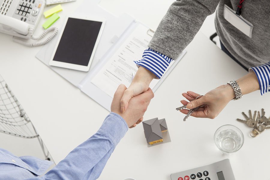 Te enseñamos las #ventajas de vender tu casa en #exlclusiva con una #inmobiliaria. 🏠🔑 goo.gl/QT6QOo