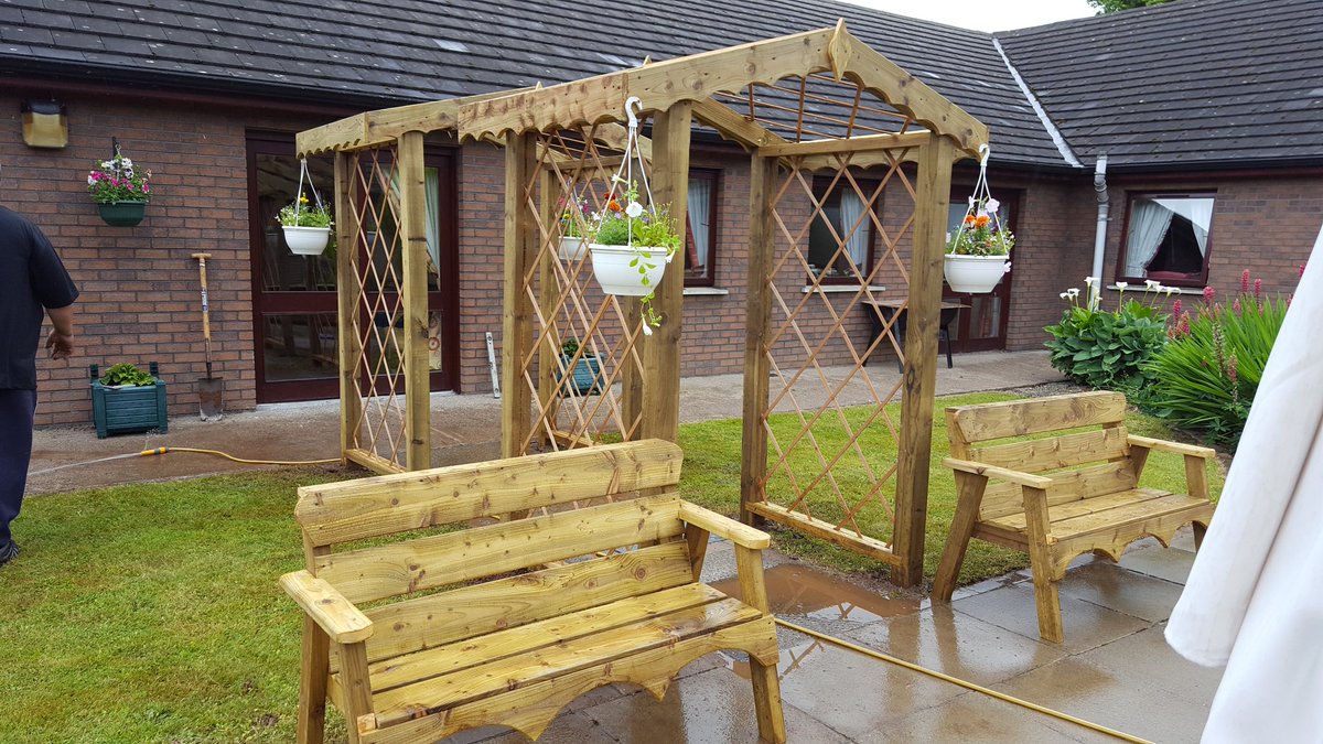 BSBW Mens Shed create a beautiful arch way and furnature for Moneymore Care Home <a href="/northernsheds/">Northern Mens Shed</a> @BIGNIonline