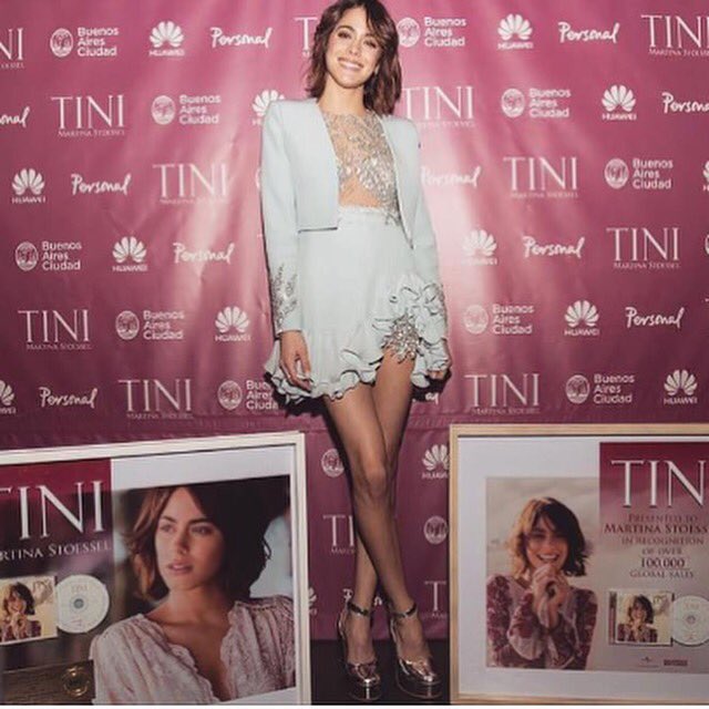 Felicidades a <a href="/TiniStoessel/">tini</a> x su #DiscoDeOro y el reconocimiento por + de 100mil ventas en el mundo por su álbum