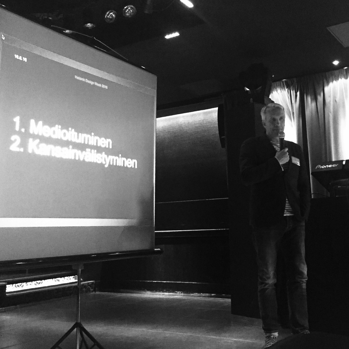 AnttiPitkanen's tweet image. @KariKorkman muotoilun verkostoitumisesta ja diplomatiasta @HelDesignWeek #worlddesignweeks #designforumdate