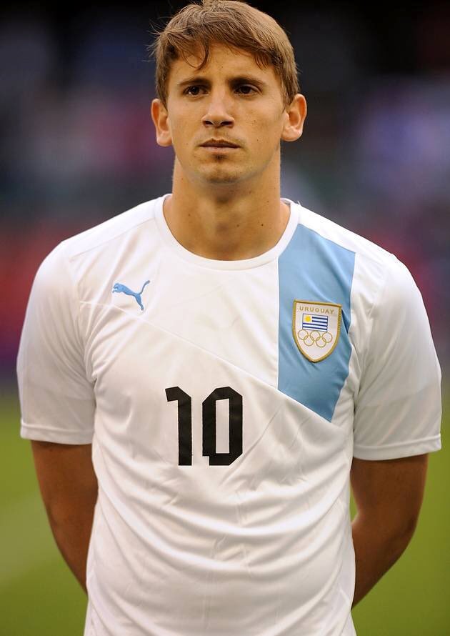 جوستافو أوصى إدارة #الهلال بالتعاقد مع صانع الألعاب الأورجواني جاستون راميريز ،حيث إن عقد اللاعب حر  | الجزيرة