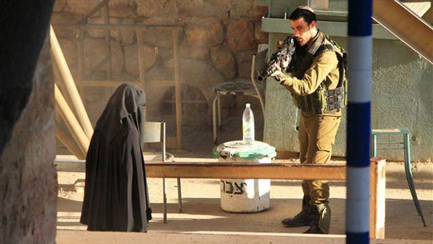 Ben filistinli kız denince peçesini açmadığı için şehit edilen kızı bilirim kıçını başını açıp dans eden kızı değil!