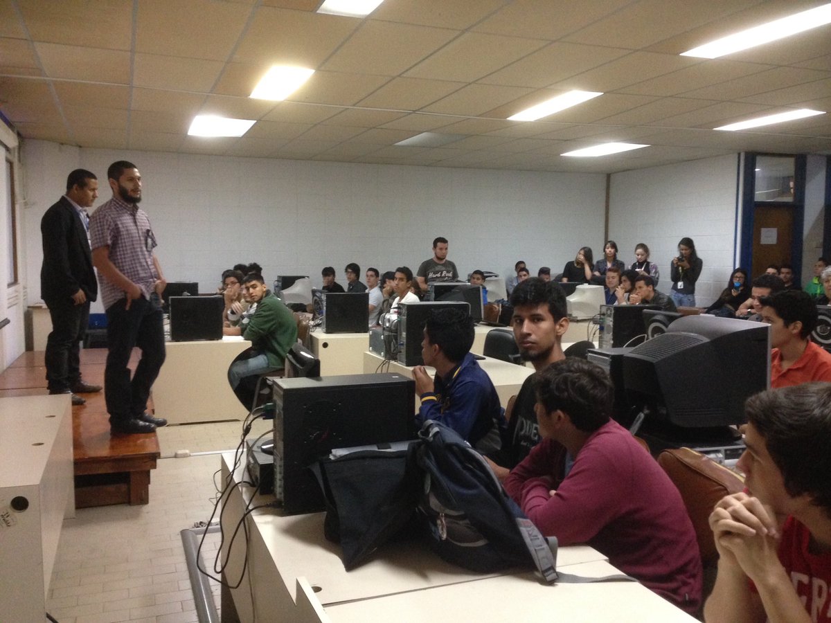 IngenieriaULA's tweet image. Inicia el @programatonULA con la participación de más de 50 participantes. Director de @eisula da la bienvenida