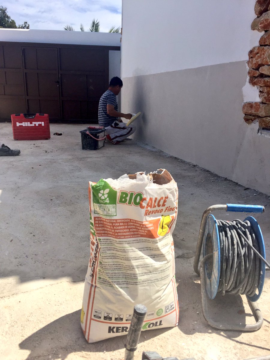franbeamonte's tweet photo. Otro problema de Muros húmedos solucionado #Biocalce #Muroseco decorado con #Kerakover eco #Silox. https://t.co/whNyK085X1