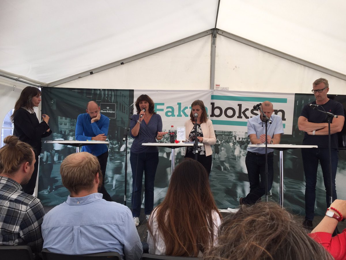 BASkotte's tweet photo. Første debat på #fmdk16 Hvad skal vi med lektier? @SthePol @MetteWithH @Andrrugh @agi_csonka og AP fra Hillerød https://t.co/RxDTZHZ75v