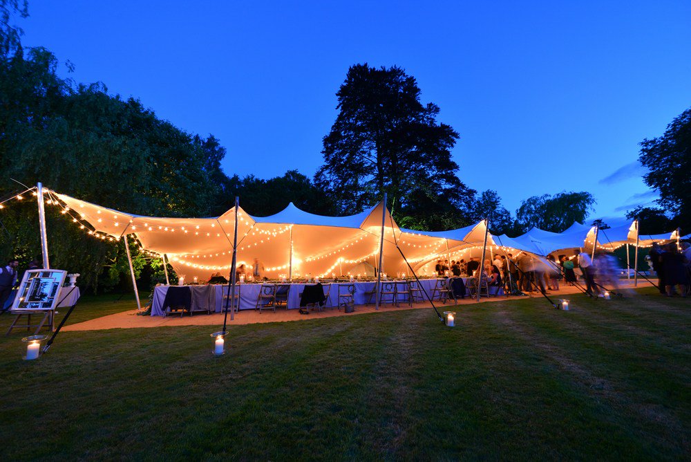 Such gorgeous #lighting inside this #largewhite #stretchtent @CharlesBarHfd @overwhelmbride <a href="/AdeySouthall/">adrian southall</a>