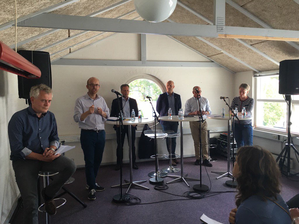 KirdanLars's tweet photo. Martin Præstegaard: 3 udfordringer|:den ØK ramme, demografien, teknologien https://t.co/bsI6MrjNCf