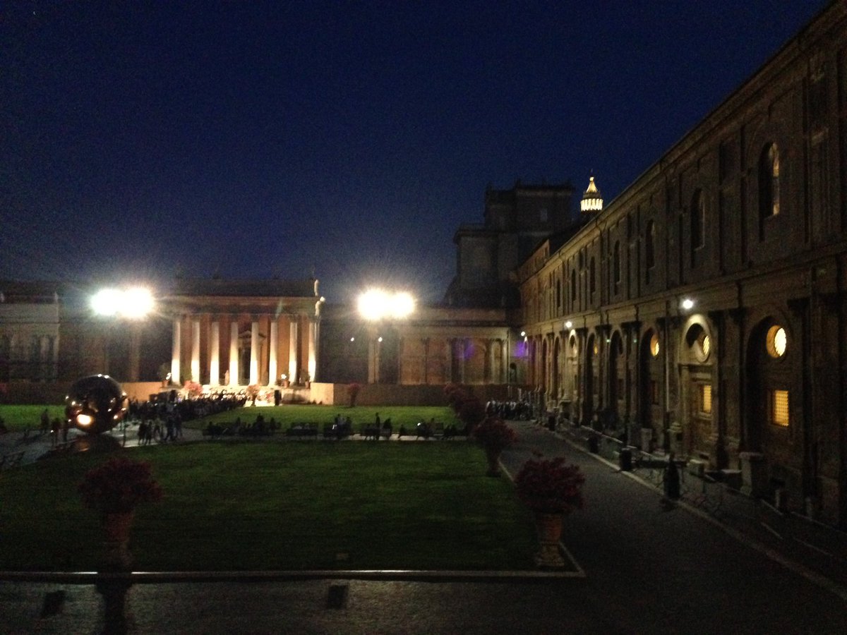 MindTheGuide's tweet image. #Vatican Museum Tour. Night time is better!