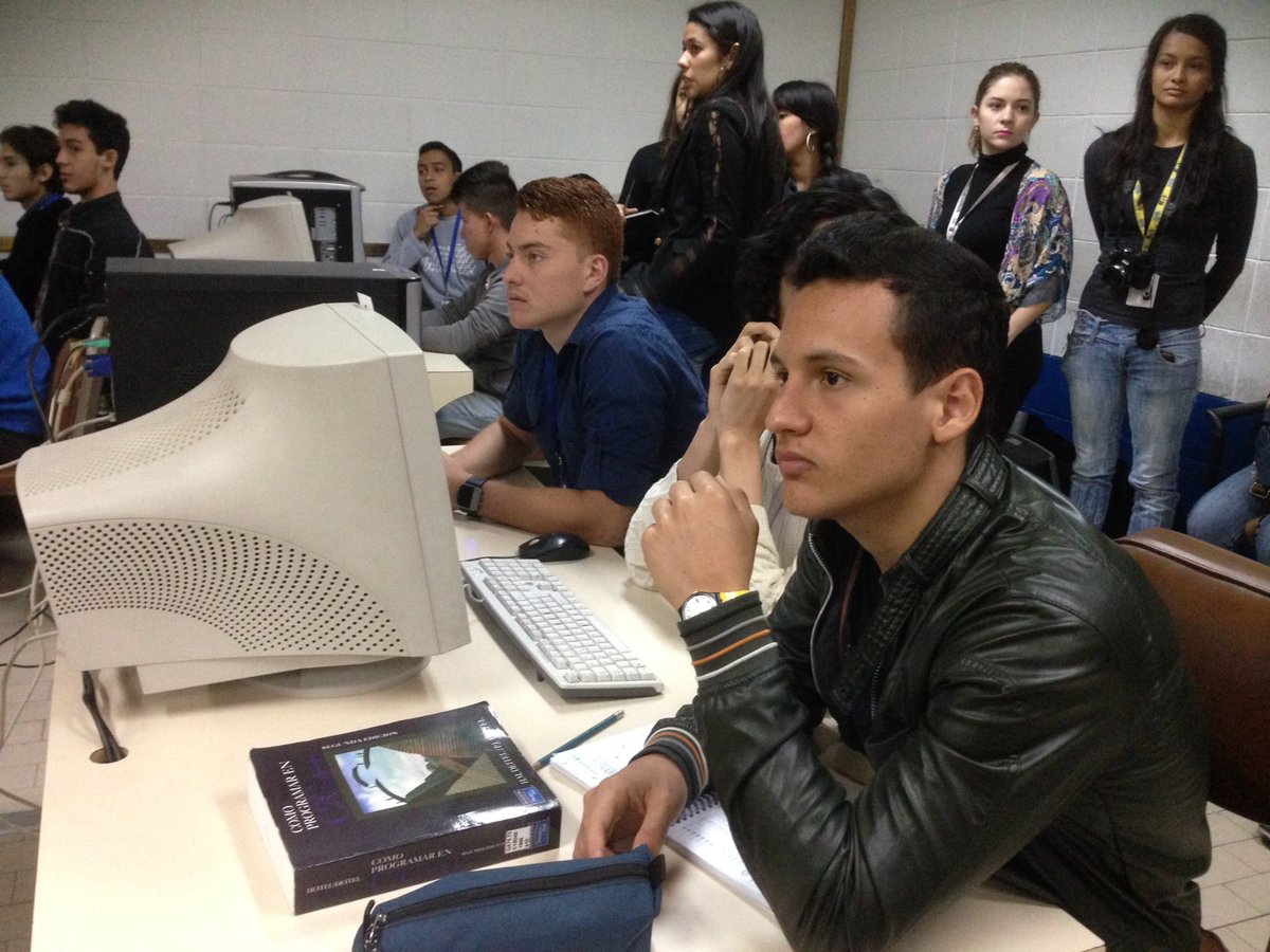 IngenieriaULA's tweet image. Participantes del @programatonULA reciben indicaciones para iniciar Maratón de Programación. @eisula