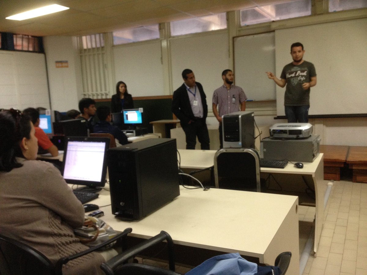 IngenieriaULA's tweet image. Participantes del @programatonULA reciben indicaciones para iniciar Maratón de Programación. @eisula