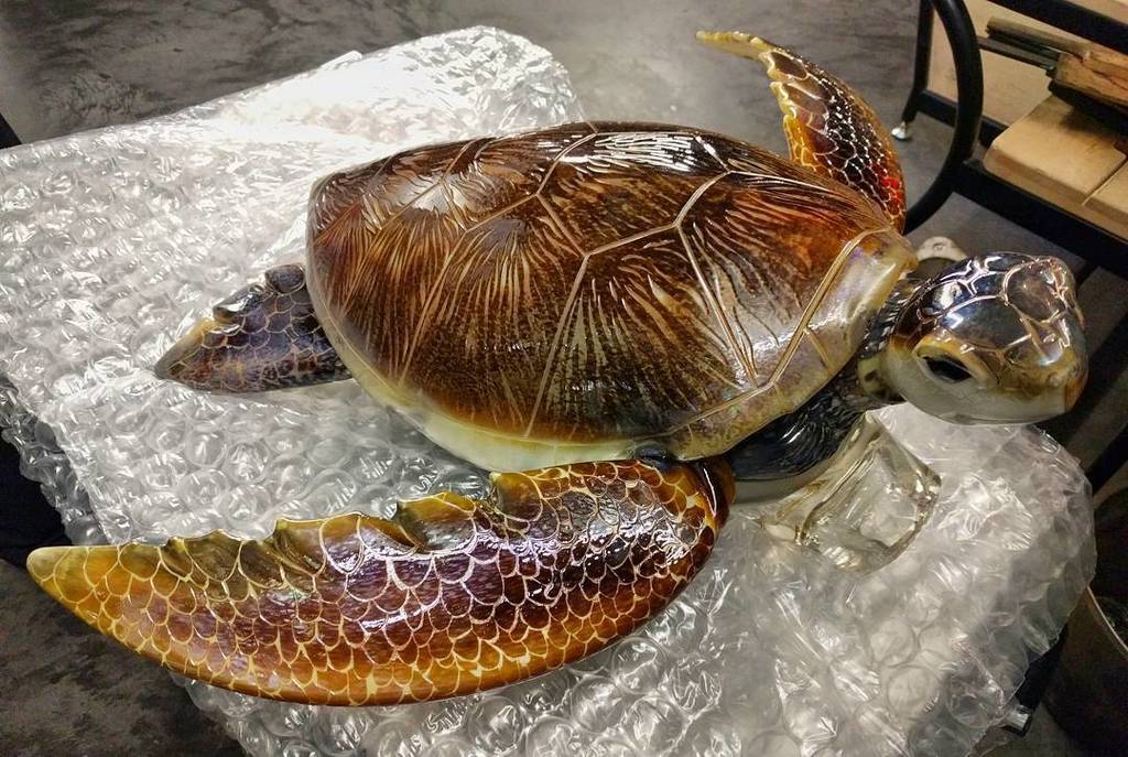 Wow!!! Look at the #glass sea turtle created by @ravenskyriver during #GASCorning. ift.tt/1YtxaXl