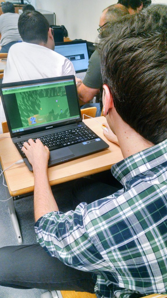 VillAlien's tweet photo. Nuestro compañero @Hottokitsune jugando al tutorial de #VillAlien !!! https://t.co/0JyW7ltuYC