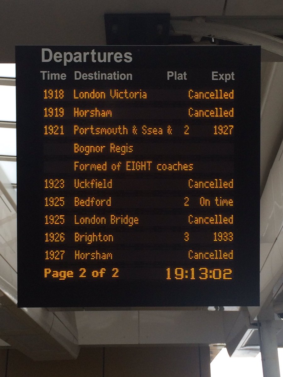 stringsredhill's tweet photo. @SouthernRailUK another great evening being a commuter... https://t.co/N6RAAQBgsE