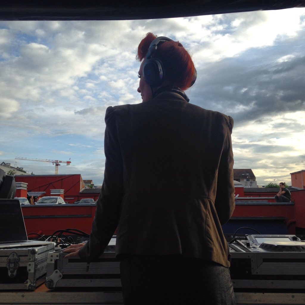 PBS_Officiel's tweet photo. @djingertwiggy met en musique les #70anspaulbertserpette https://t.co/cnMiWlU0M6
