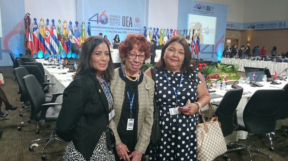 HD  <a href="/edmearnaud/">Edme Arnaud. Consul General RD en Toronto</a> y Milagros Díaz de RD con Carmen Moreno Sec. Ej. Com Interamericana de la Mujer @OEA_Parlamentos