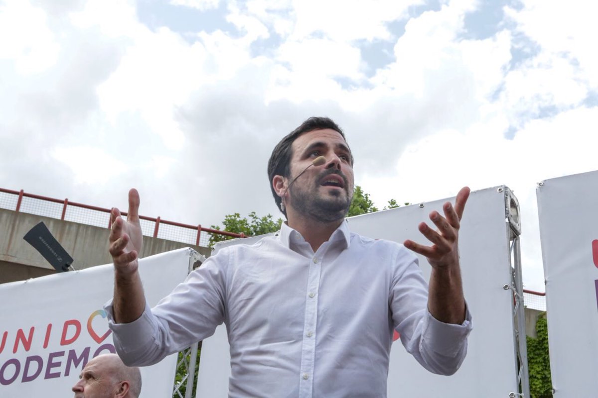 IzquierdaUnida's tweet photo. "Antes era un comunista majo, ahora un comunista peligroso. Sigo siendo el mismo comunista" @agarzon #TeruelGarzonea https://t.co/EhNiKjflpm