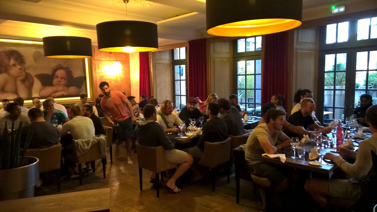 MHR_officiel's tweet photo. On passe à table du côté de Rennes! Bonne appétit la #TEAMMHR 🔵⚪️🔵⚪️ https://t.co/dj7XAMt9iA