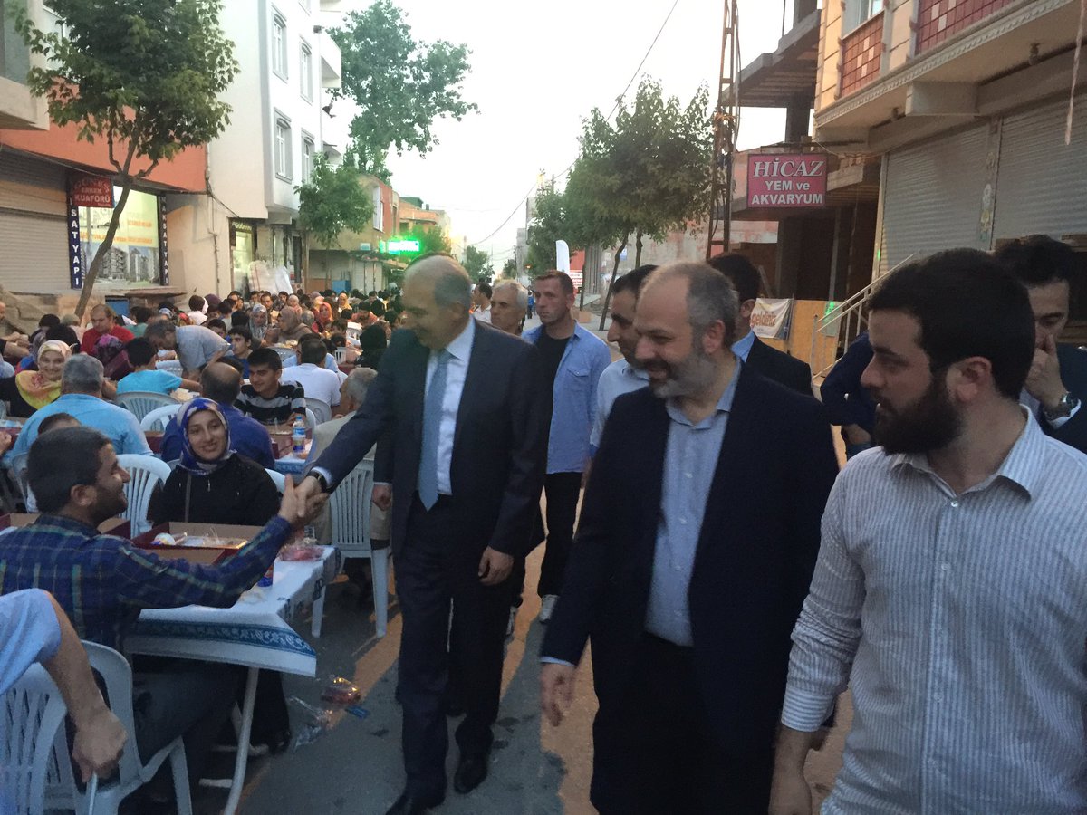 omrfarukay's tweet photo. İftarımızı bugün Güvercintepe Mahallemizde, teşkilatımız ve mahalle sakinlerimizle birlikte açtık. https://t.co/yi2CpY3Jpt