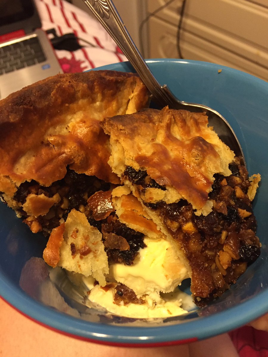 jax_jp_lynch's tweet photo. is it to early to eat mince pie n ice cream #puddingtweets @Emmasboyz #supermanbowl #steo https://t.co/POFSdud8UT