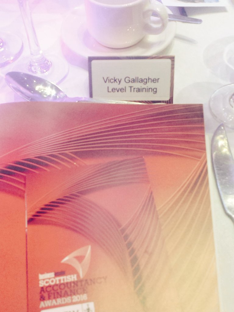 VicksyEG's tweet photo. At the #safawards many thanks to @lugoit https://t.co/xR7N7v7Zbe