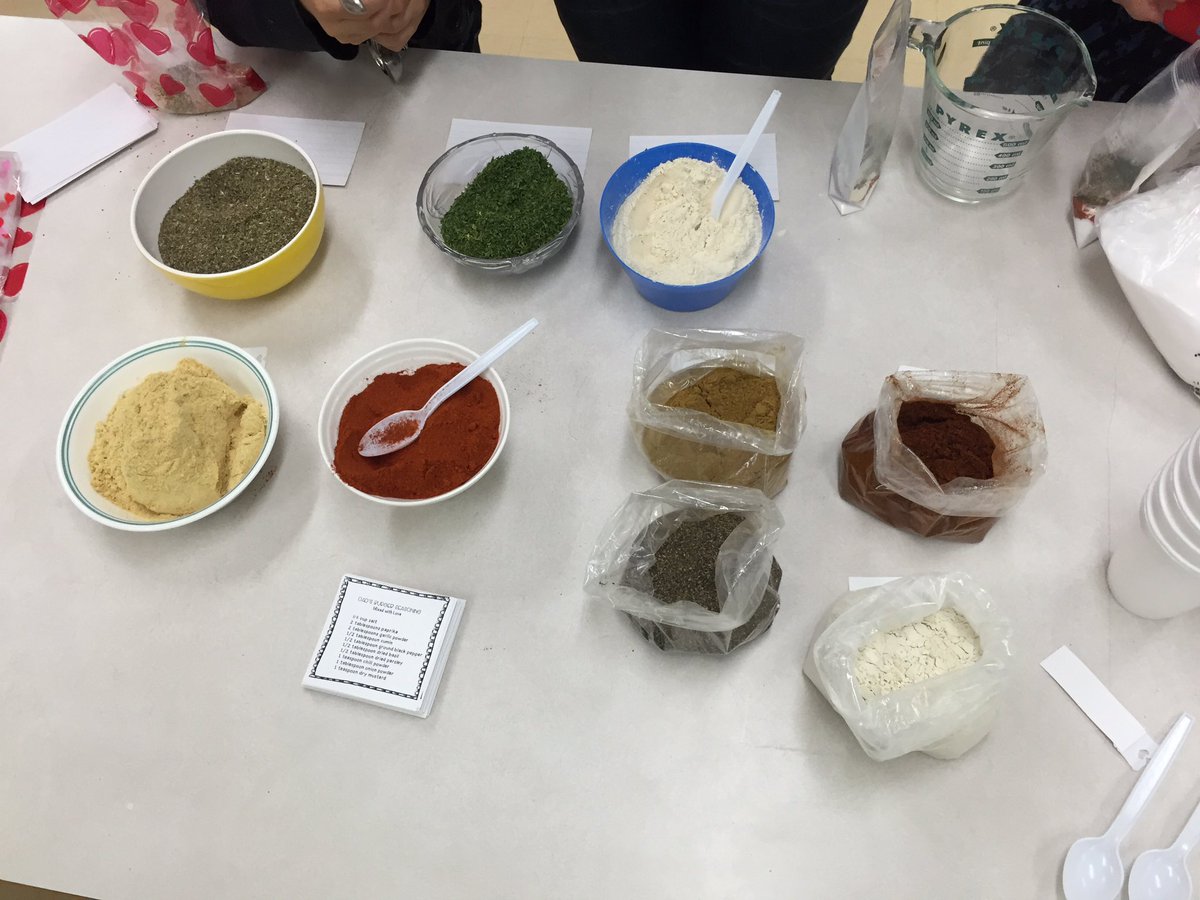 Grade6GL's tweet photo. Hmm .. What could we be up to with all of those beautifully coloured spices? https://t.co/4gKHTm5Gpl