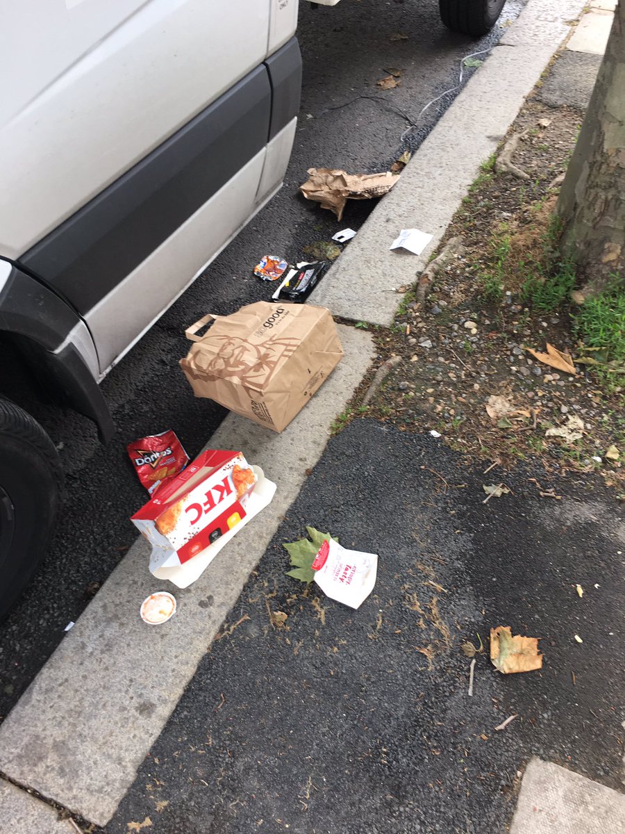 AntonisPetrides's tweet photo. Once again, our streets used as #dumpyards by lowlifes! #eastfinchley #N2 @KFC_UKI @BarnetCouncil @TheArcherN2 https://t.co/AVudMDfTvn