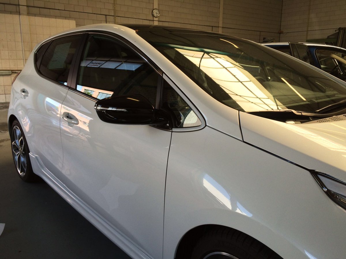 RT Het #wrappen van spiegels / dak geeft je #auto een geheel andere look. #carstyling #automotive #bollenstreek #dtv