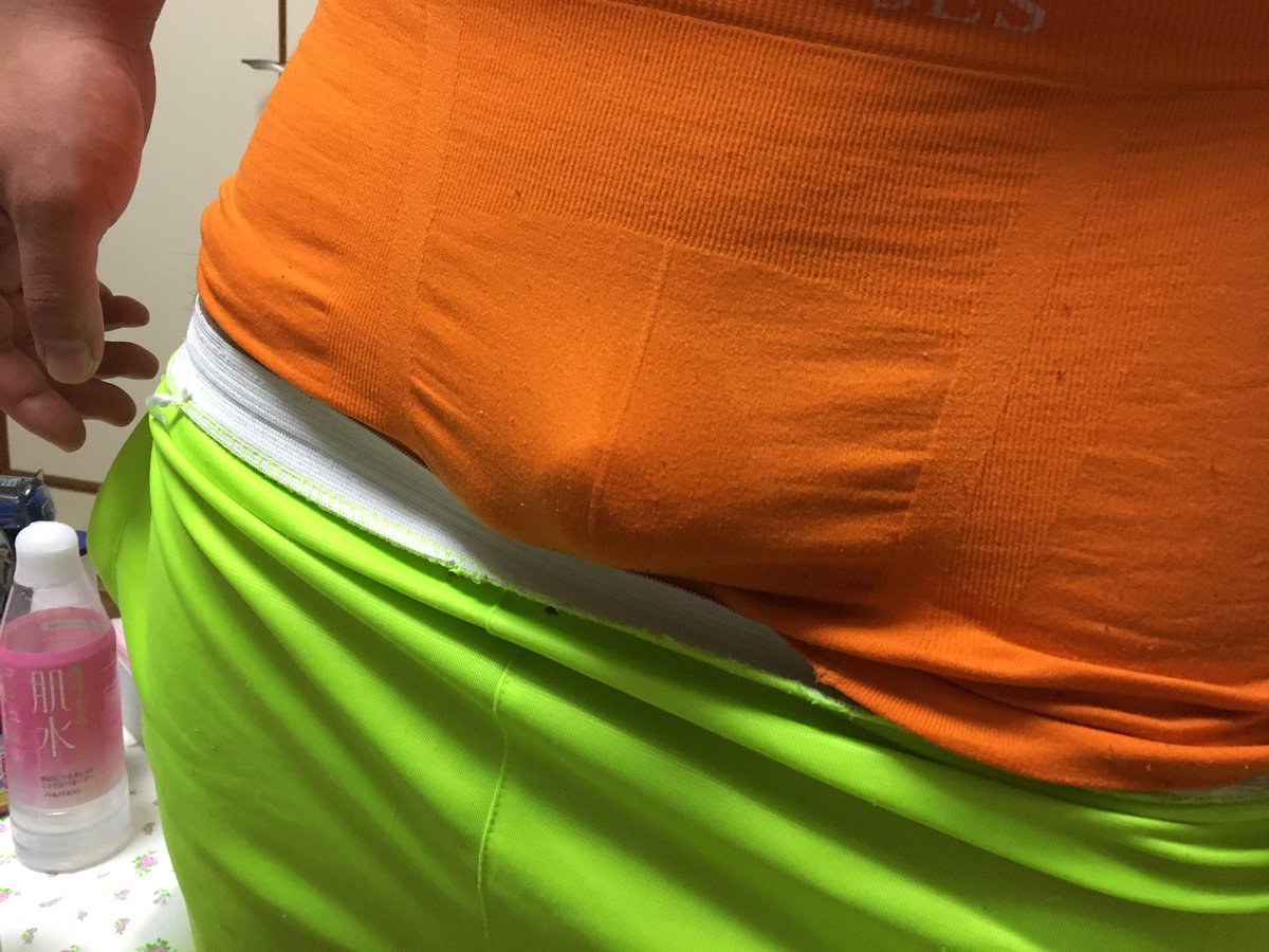 ゲップしようとしたらおしっこ漏らしちゃった😭