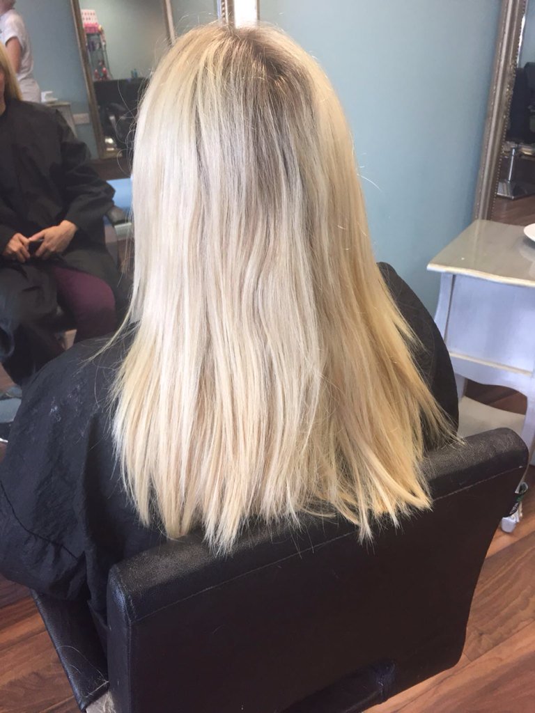cherrybombgals's tweet photo. Love this transformation by Annmarie! Using @olaplex &amp; @Matrixhaircare #hair #balayage #ombre #behindthechair #hji https://t.co/XqAapTjXnl