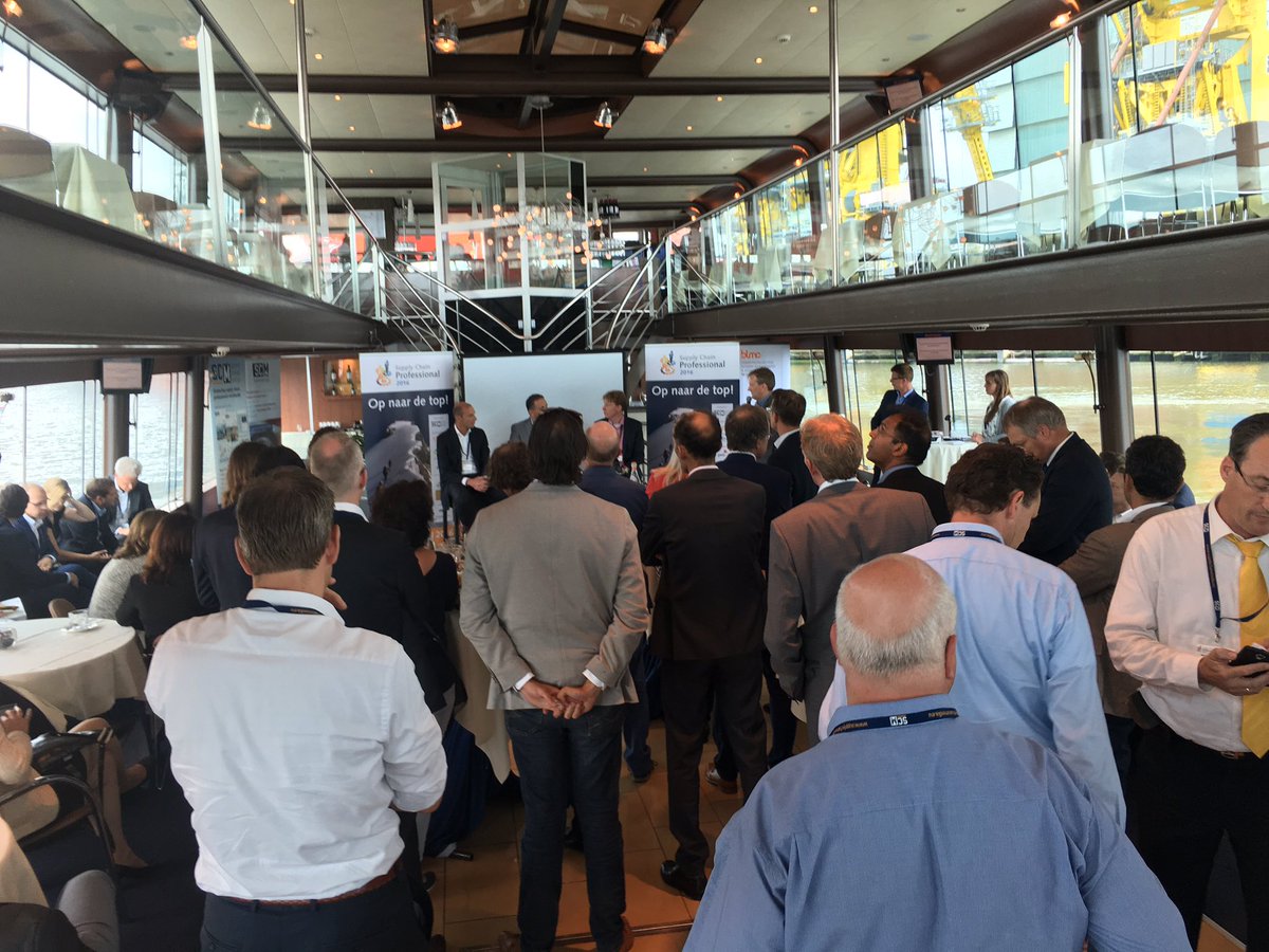 JanKraaijeveld's tweet photo. We zijn er bijna uit, zo de stemming en uitslag wie de Supply Chain Professional 2016 wordt. #scp2016 https://t.co/lDIZRmC3dg