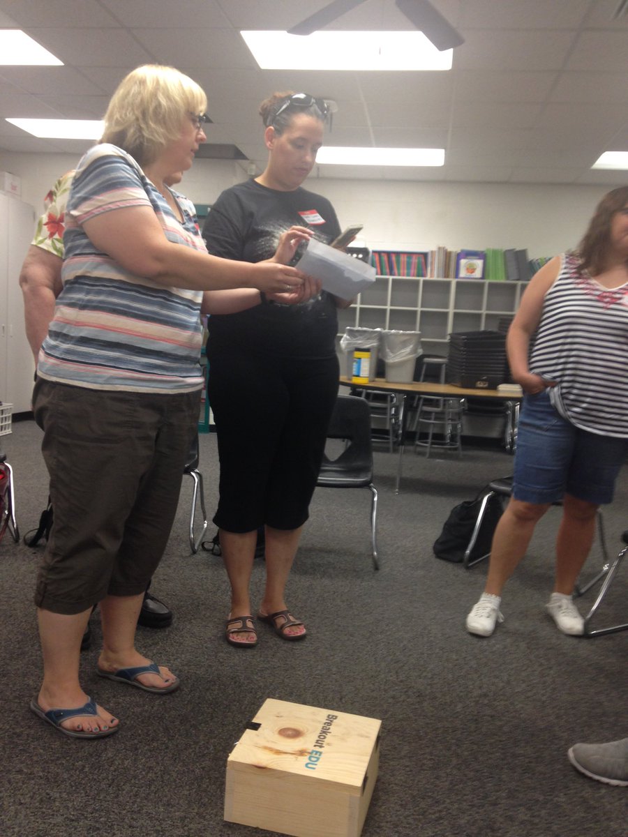 edcampSWKS's tweet photo. @breakoutEDU at #edcampswks https://t.co/st0sTbqZUP