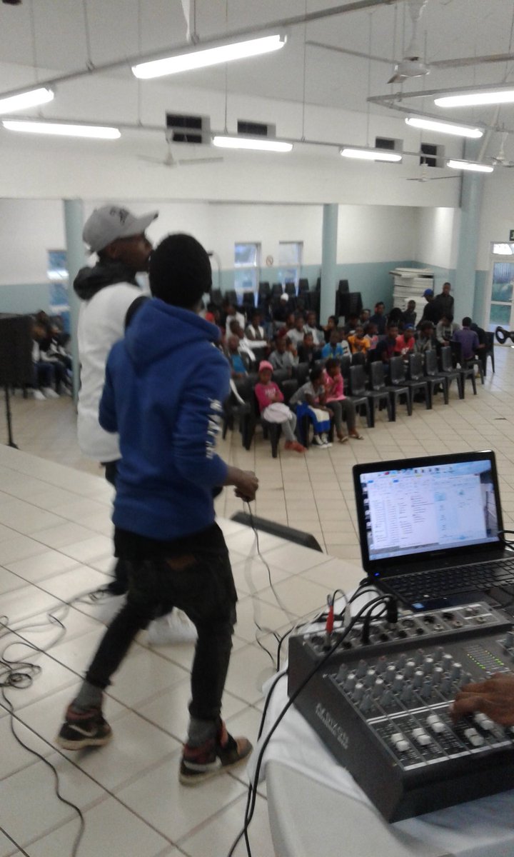 MthamisiNkuna's tweet photo. @BooJamKwaito today we were at Waterloo hall. Hustle always a hustle #BooGangUID @BooGangUID  😊🙏 https://t.co/q1msxXatYq