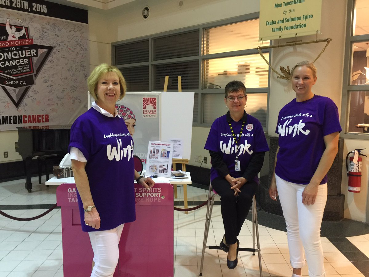 Make up selfies in support of the #cancercentre. Love for volunteers who help make a difference with their craft. 😘